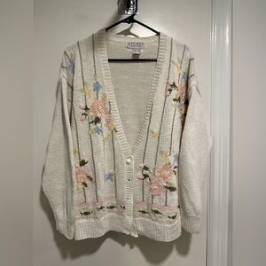 VTG Studio Style Sz: M Cream Hand Knit Cardigan Grandmacore Floral Cottagecore